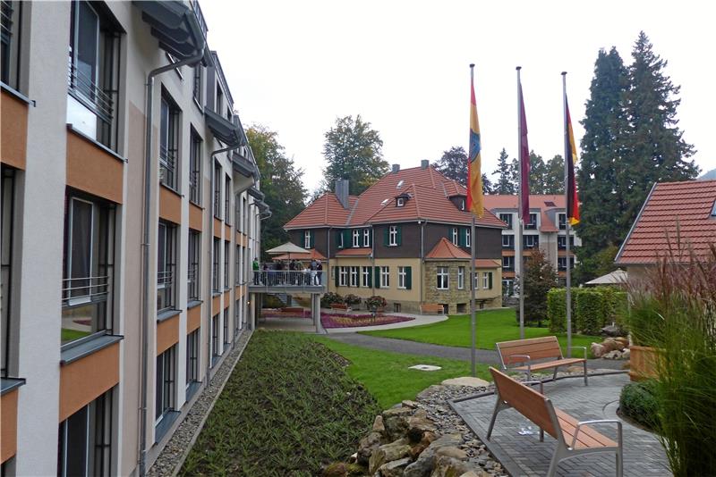 Seniorenresidenz Buchenhof in Bad Harzburg schließt 15 Millionen Euro hat die Michels-Anlage in der Kurhausstraße gekostet (hier ein Bild von der Eröffnung im Jahr 2017). Neben dem Seniorenheim (im Vordergrund) ist dort auch die Verwaltung der Bad Harzburger Michels-Objekte sowie eine geriatrische Fachklinik untergebracht. Archivfotos: Schlegel