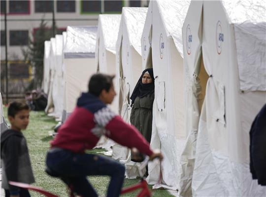 1,5 Millionen Menschen aus der türkischen Erdbebenregion leben derzeit in Zelten - Zehntausende weitere in Containern und Hotels.