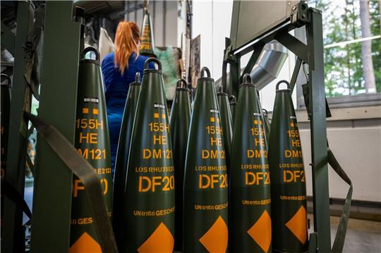 155-Millimeter Artelleriemunition wird beim Rüstungskonzern Rheinmetall gefertigt (Symbolbild).