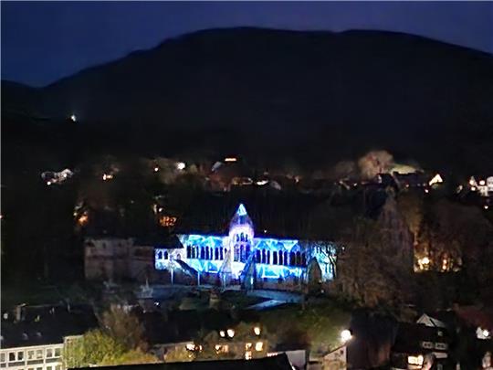 16 Minuten dauerte die Illumination an der Kaiserpfalz. Foto: Sowa
