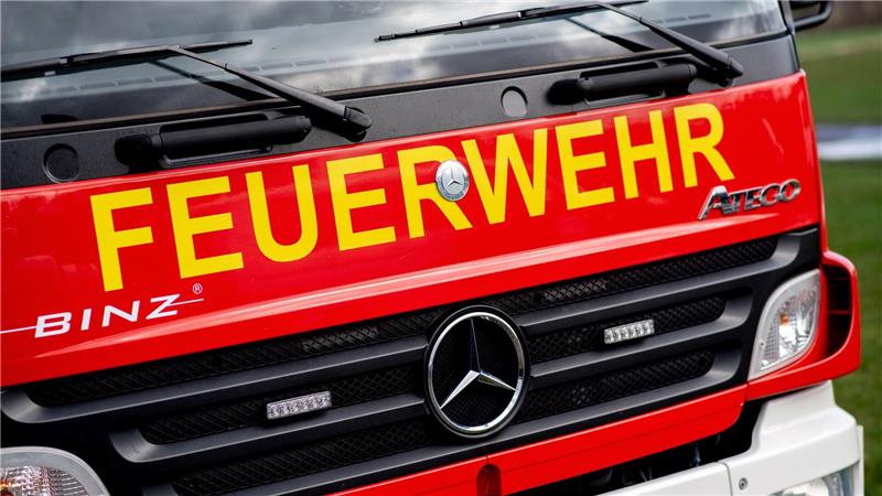 Großeinsatz bei Lagerhallenbrand nahe Aurich 160 Einsatzkräfte waren vor Ort. (Symbolbild)