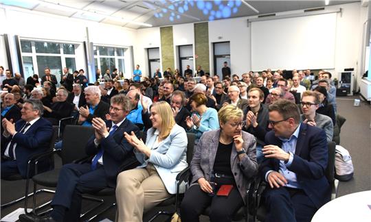170 Gäste aus Forschung und Lehre, Politik und Wirtschaft feiern am Freitag auf dem Energiecampus das fünfjährige Bestehen des Studiengangs „Digital Technologies“, der stetig wächst.