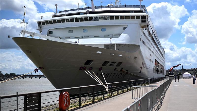 1.700 Passagiere und Crew-Mitglieder sitzen nach einer Welle von Magen-Darm-Erkrankungen auf einem Kreuzfahrtschiff in Bordeaux fest.