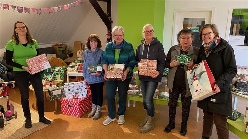 Bad Harzburgs Kinderschützerinnen erfüllen 175 Weihnachtswünsche 175 Wünschen erfüllen die Kinderschützerinnen in diesem Jahr. Sie werden alle schön verpackt an Kinder aus sozial schwachen Familien ausgegeben.