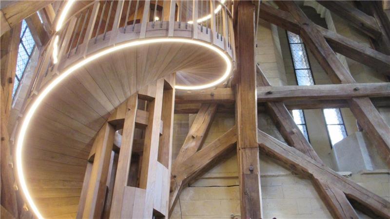 Wiedereröffnung der Notre-Dame-Türme in Paris 178 Stufen, 21 Meter hoch, 20 Tonnen schwer – und ein Meisterwerk der Zimmermannskunst.
