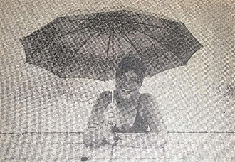 18 Jahre alt und damals täglich mit Badekappe und Regenschirm im Goslarer Freibad: Petra Meineke hat sich eine GZ-Aufnahme aus dem Jahr 1980 bis heute aufgehoben.