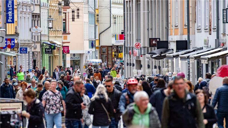 Ostdeutsche gehen häufiger in die Innenstadt 18 Prozent der Ostdeutschen geben an, täglich in ihre Innenstadt zu gehen oder zu fahren. Bei Westdeutschen sind es lediglich zehn Prozent. (Symbolbild)