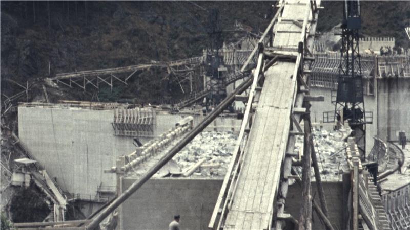 1952 ist der Bau der Staumauer in vollem Gang.