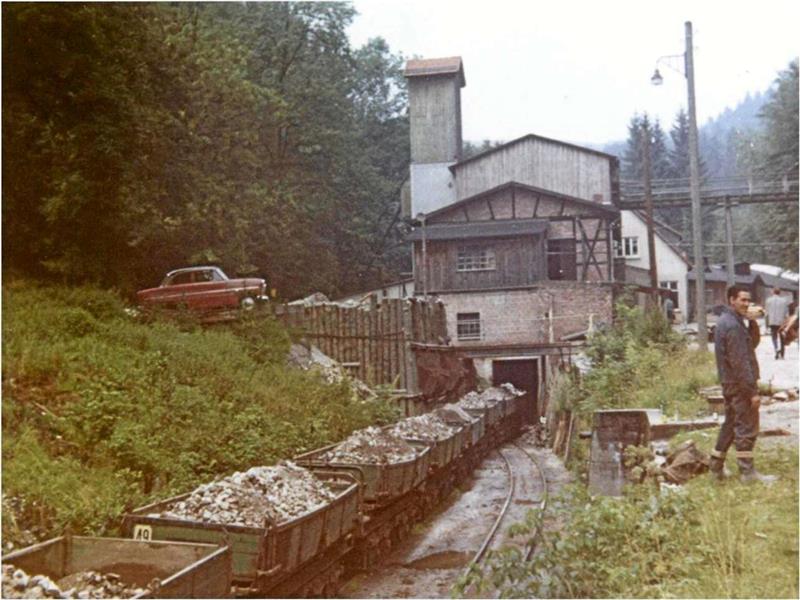 1969 ist der Betrieb noch im vollen Gange. Die Schmalspurbahn nach Bad Lauterberg, die Material und Personen befördert, wird allerdings eingestellt.