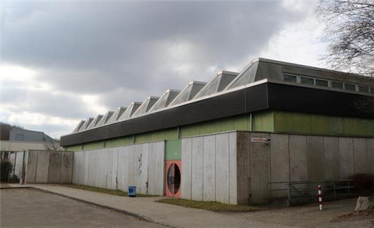 1975 errichtet, seit 2023 geschlossen: Frühestens Ende 2029 soll der moderne Nachfolger der alten Liebenburger Sporthalle fertig sein.