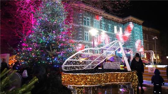 2. Seesener Lichterzauber: Mithilfe von 52.500 LED-Lichtern wird die Geschichte der Familie Steinway erzählt.