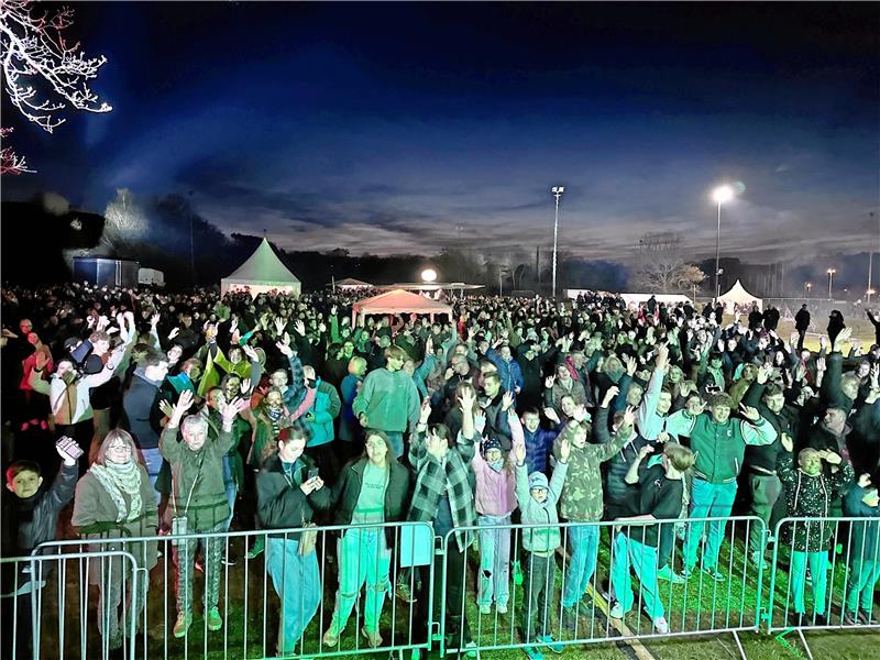 2000 bis 3000 Besucher – so wie hier im vergangenen Jahr – kommen über den Tag locker zusammen, wenn Sportpark-Wirt Andreas Schrutek zur Walpurgisparty bittet.  Archivfoto: Schlegel