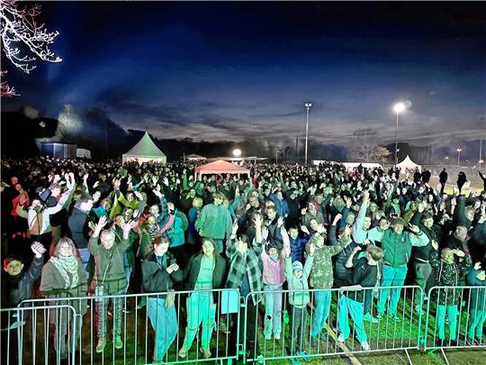 2000 bis 3000 Besucher – so wie hier im vergangenen Jahr – kommen über den Tag locker zusammen, wenn Sportpark-Wirt Andreas Schrutek zur Walpurgisparty bittet.  Archivfoto: Schlegel