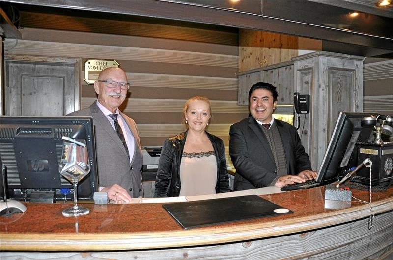 2017 holt sich das Ehepaar Oberhuber die Hamburger Novum-Gruppe mit Chef Resa Etmenan (rechts) ins „Kaiserworth“-Boot. Die Zusammenarbeit hält aber nur ein Jahr, dann übernimmt die Berliner Dormero-Gruppe den Hotel-Betrieb.  Archivfoto Heine