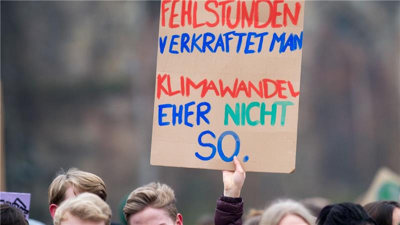 2019 gingen regelmäßig tausende Schülerinnen und Schüler für Fridays For Future auf die Straße. (Archivbild)