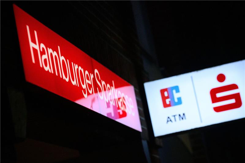 Millionencoup: Sparkasse muss Kunden besser entschädigen 2021 drangen unbekannte Täter in den Schließfachraum einer Norderstedter Sparkassen-Filiale ein. Sie stahlen Geld, Gold, Schmuck und viele andere Wertgegenstände.