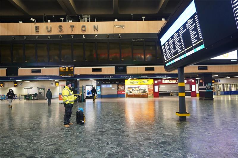 Bahnstreik in Großbritannien: Warnung vor weiteren Störungen 2022 gab es bei mehr als der Hälfte der Züge, die von den 15 wichtigsten Bahnhöfen abfuhren, Verspätungen oder andere Störungen.