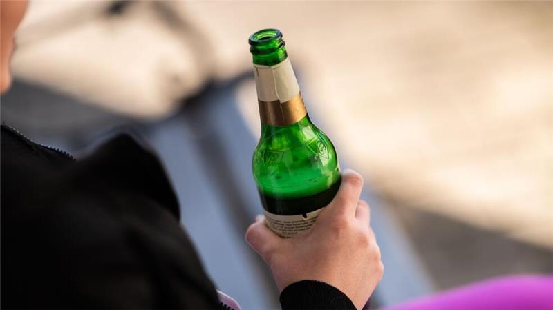 2023 gab es etwas weniger Alkoholsüchtige in Deutschland als noch ein Jahr zuvor.