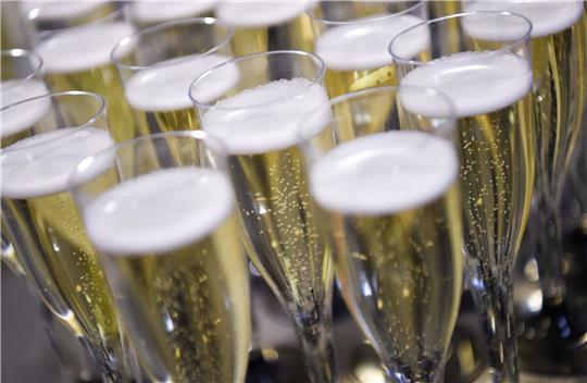 2023 kauften die Deutschen rund 18 Millionen Flaschen «schäumende Getränke aus entalkoholisiertem Wein».
