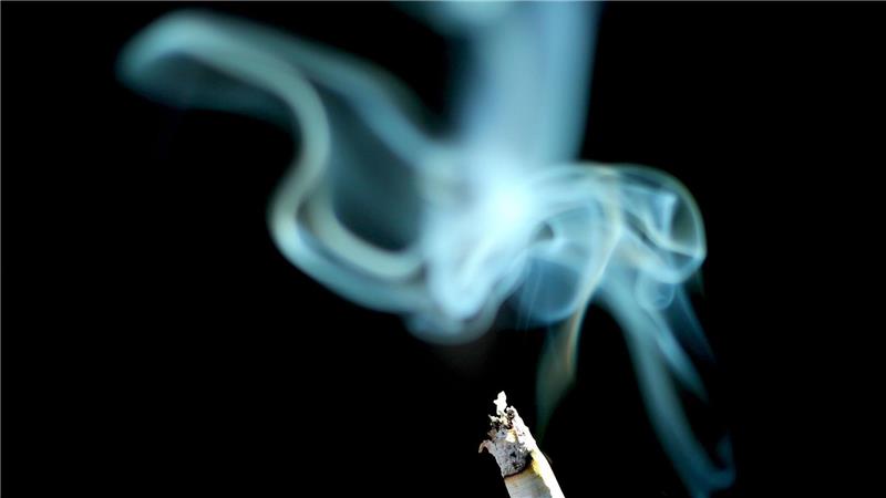 Krebsexperten fordern zum Schutz: Tabaksteuer erhöhen 2023 starben in Deutschland rund 131.000 Menschen an den gesundheitlichen Folgen des Rauchens. (Archivbild)