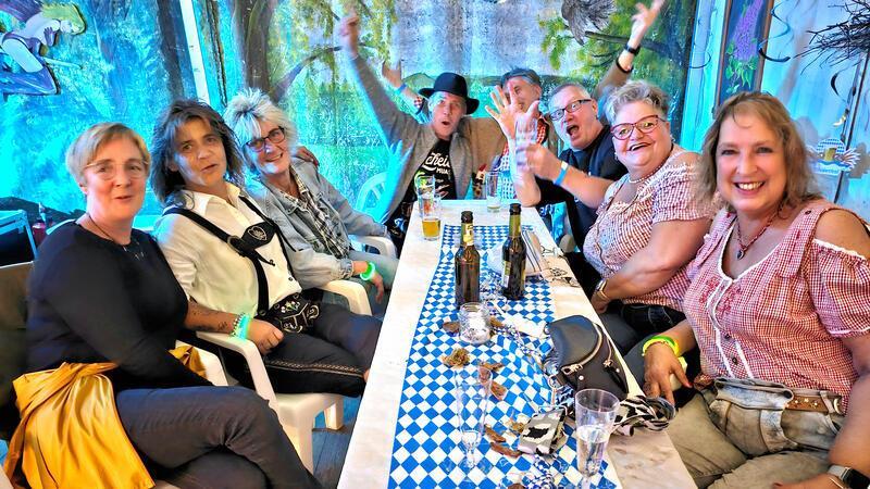Wildemann: Oktoberfest in „Klein Tirol“ 2023 stieg die Party noch im Zelt, in diesem Jahr zieht das Oktoberfest in den Kuhstall um.