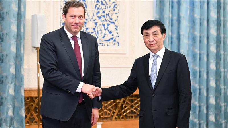 Vizekanzler in China – der diplomatische Drahtseilakt 2023 war Klingbeil als SPD-Chef schon einmal für einen Parteiendialog in China. (Archivbild)