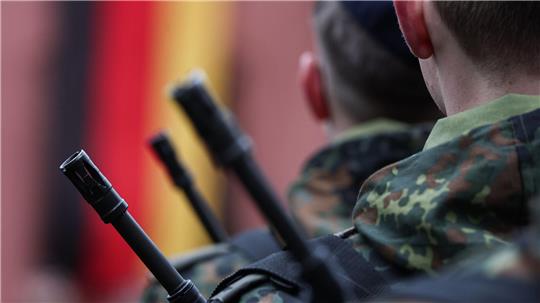 2025 nahmen deutlich mehr minderjährige Rekruten ihren Dienst bei der Bundeswehr auf als im Jahr zuvor. (Symbolbild)