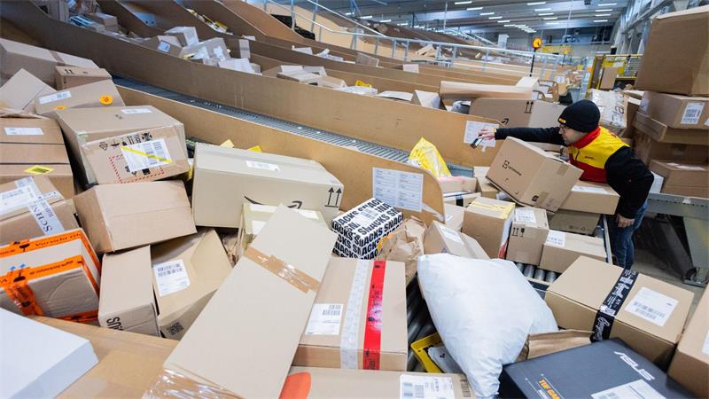 2025 wickelten die europäischen Zollämter nach Angaben der EU-Staaten rund sechs Milliarden Pakete von Onlinehändlern ab. (Symbolbild)