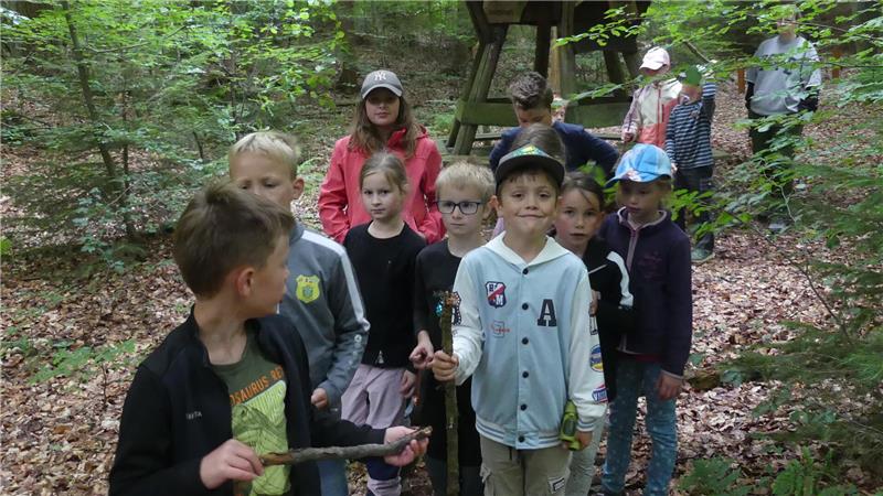 21 Kinder kommen zu der Ferienaktion in den Wald bei Nauen