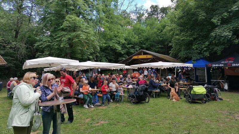 Buntes Fest für 50 Jahre Heimatkuhle 300 Gäste kommen zur Veranstaltung 50 Jahre Heimatkuhle in Weddingen.