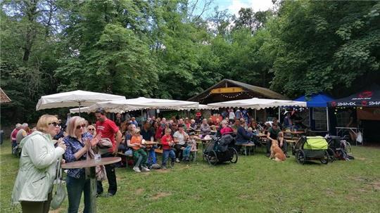 300 Gäste kommen zur Veranstaltung 50 Jahre Heimatkuhle in Weddingen.