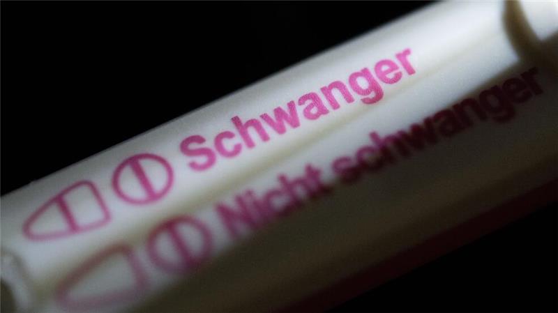 Emotionale Bundestagsdebatte über Abtreibungen 328 Abgeordnete mehrerer Fraktionen wollen, dass Abtreibung bis zum Ende der zwölften Schwangerschaftswoche nicht mehr grundsätzlich rechtswidrig ist. (Archivbild)