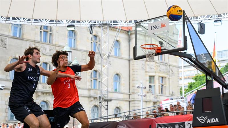 3x3-Basketball in den Finals: Bonn und Göttingen kämpfen vor dem Neuen Rathaus um den Einzug ins Finale