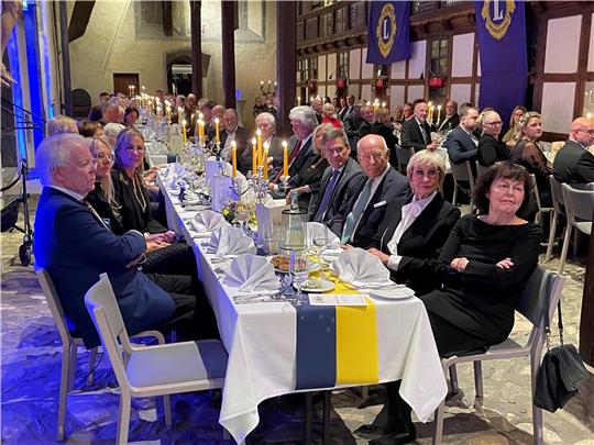40 Jahre Lions-Club Goslar-Kaiserpfalz: Rund 90 Mitglieder und Gäste erleben im Großen Heiligen Kreuz eine gediegene und unterhaltsame Geburtstagsfeier. Foto: Kleine