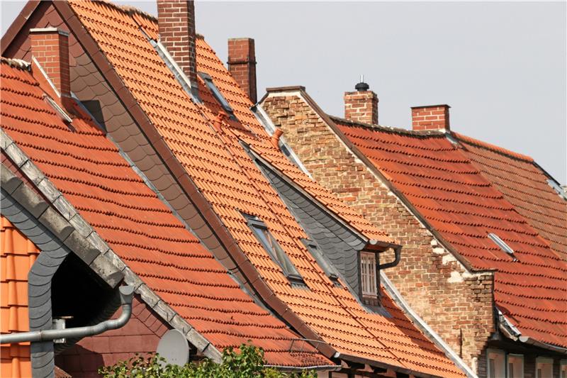 Denkmalschutz: Neue gesetzliche Regelung könnte helfen 400 denkmalgeschützte Häuser stehen in Hornburgs Altstadt. Eine Gesetzesänderung ermöglicht, auf vielen Dächern eine Photovoltaikanlage zu installieren. Foto: Kühlewind