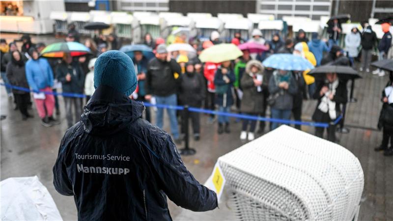Ausrangierte Strandkörbe kommen unter den Hammer 41 gebrauchte Strandmöbel und zehn Hundestrandkörbe kamen nun bei der Auktion unter den Hammer.
