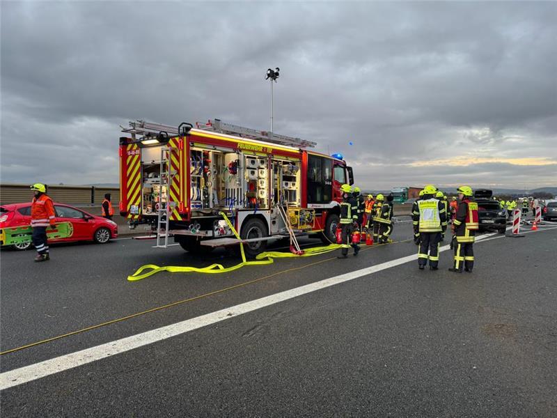 Kind bei Massen-Crash auf A7 nahe Rhüden schwer verletzt 43 Einsatzkräfte der Freiwilligen Feuerwehren aus Rhüden und Seesen sowie weitere Rettungskräfte waren vor Ort. Foto: Freiwillige Feuerwehr Rhüden