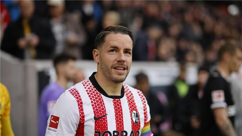 St. Paulis Negativserie immer heftiger: „Tut einfach weh“ 441 Pflichtspiele - Christian Günter ist nun alleiniger Rekordspieler des SC Freiburg.