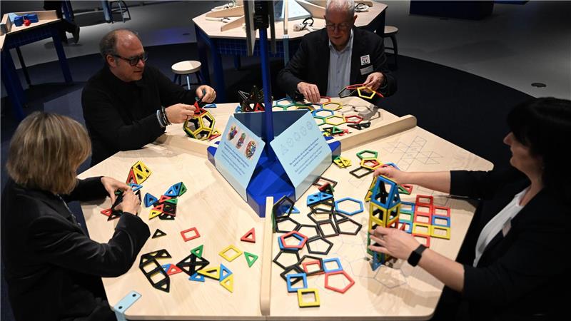 Neugierde im Fokus ‒ Phaeno feiert Neueröffnung und Jubiläum 4,8 Millionen Gäste haben das Phaeno nach Unternehmensangaben seit seiner Eröffnung im Jahr 2005 besucht.