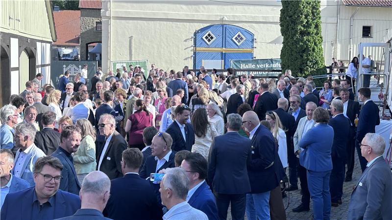 Beim IHK-Fest auf dem Harzburger Gestüt sind auch die USA Thema 500 Gäste nehmen am Sommerempfang der IHK Braunschweig auf dem Gestüt teil.