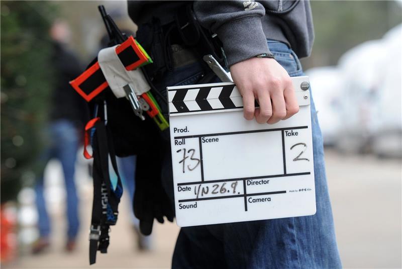 Statisten mit Koteletten für 70er-Jahre-Kinofilm gesucht 500 Komparsen und Kleindarsteller aller Nationen und jeglichen Alters werden für einen Kinofilm gesucht.