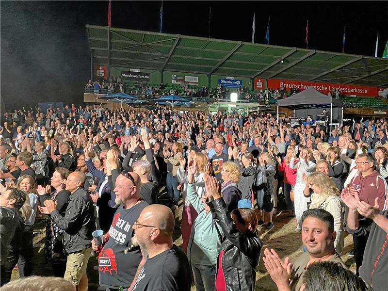 5000 Besucher sind 2022 beim Open-Air-Konzert am Weißen Stein. Der Rennverein hofft natürlich nun auf eine ähnlich große Resonanz. Fotos: GZ-Archiv/Veranstalter