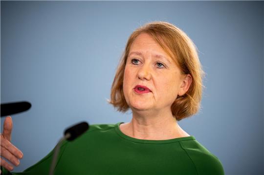 5000 Stellen zur Abwicklung der Kindergrundsicherung geplant: «Das zusätzliche Personal bedeutet eine Bürokratieentlastung für die Bürger», bekräftigt Bundesfamilienministerin Lisa Paus.