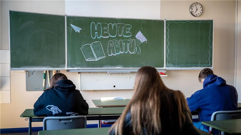 Einer mit vollen 900 Punkten: 27.500 bestehen Abitur 550 Abiturientinnen und Abiturienten schafften in Niedersachsen die Traumnote 1,0. (Archivbild)
