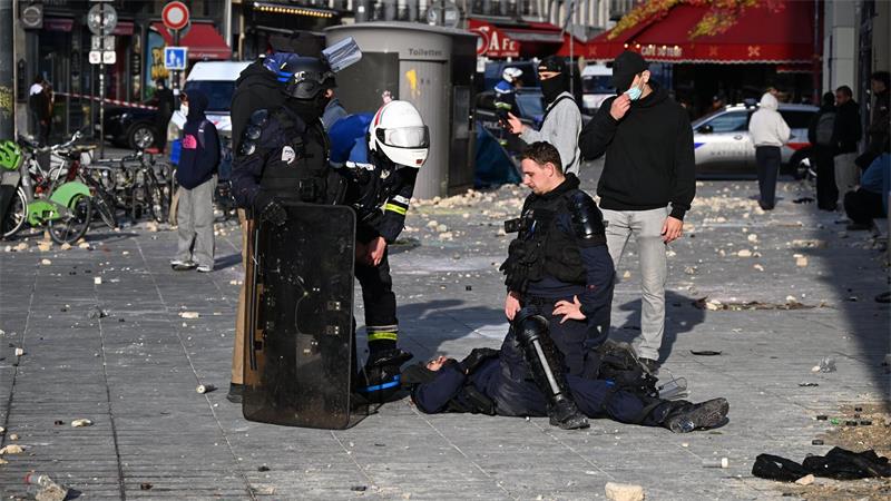400 Festnahmen und 60 verletzte Polizisten in Frankreich 60 Polizisten wurden bei den Demonstrationen verletzt.