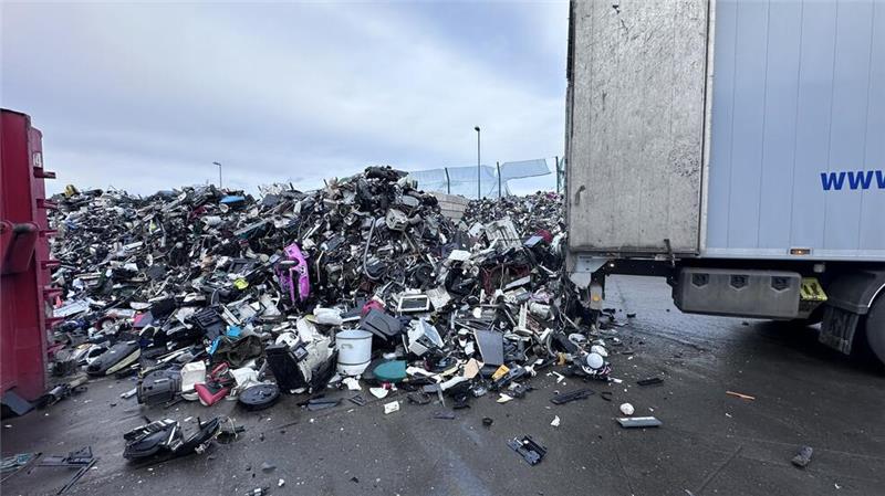 Ist die Gefahr von Großbränden bei Electrocycling jetzt gebannt? 63.000 Tonnen Elektroschrott werden pro Jahr bei Electrocycling angeliefert und verarbeitet.