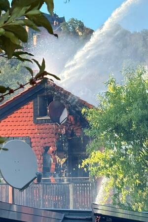 68 Feuerwehrleute aus Wernigerode und dem Umkreis löschen den Brand.