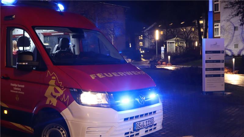Liebenburg: Feuer fordert 70 Einsatzkräfte und 400.000 Euro Schaden Einsatzleitwagen der Feuerwehr