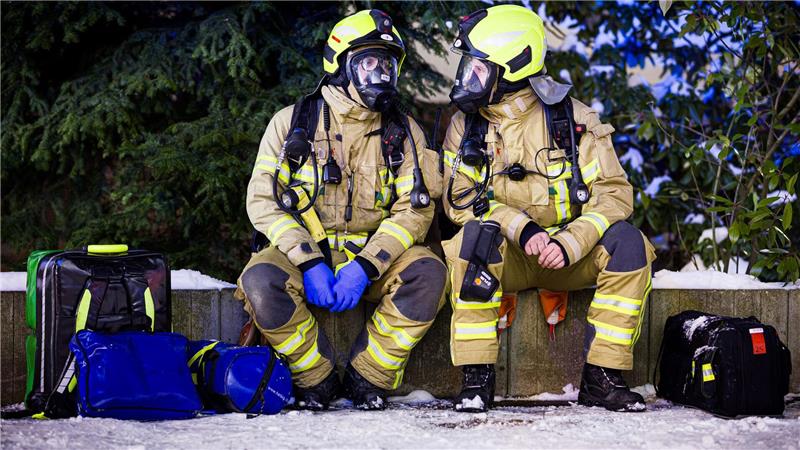 75 Einsatzkräfte kämpfen vor Ort gegen die Flammen.
