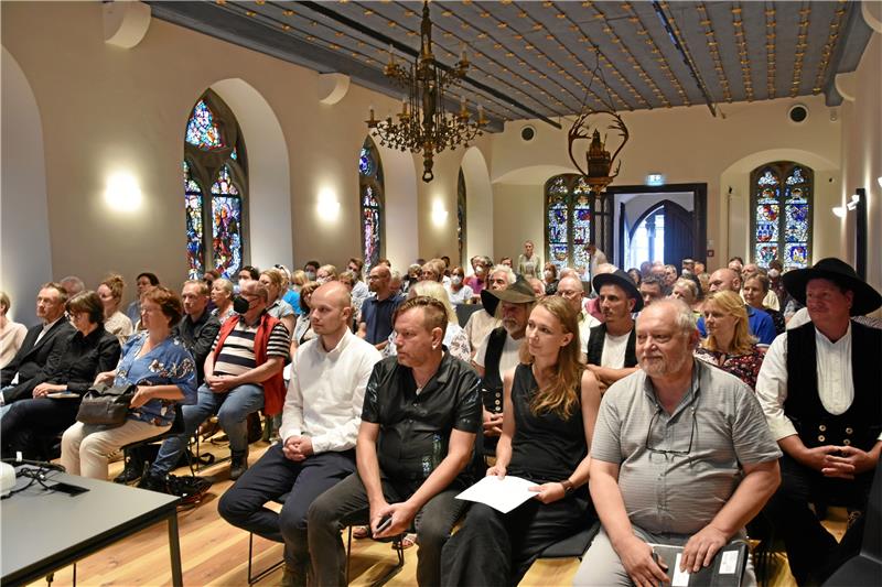 Fensterstreit: Diskussion über Denkmalschutz in Goslarer Altstadt 90 Teilnehmer hörten in der Ratsdiele den Referentinnen zu, viele stellten Fragen, machten ihrem Ärger Luft, aber es gab auch Applaus. Fotos: Hartmann